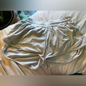 Lululemon Hotty Hot Shorts 2.5 Size 6